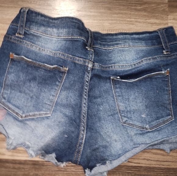 DISTRESSED  Denim Shorts Size 11 Juniors  Dark Wash Never Worn - Picture 3 of 3